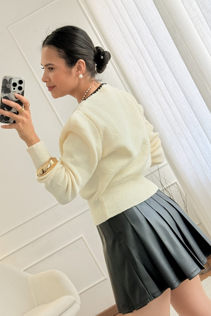 Kardigán és Chanel ELLI BÍLÝ ceruza