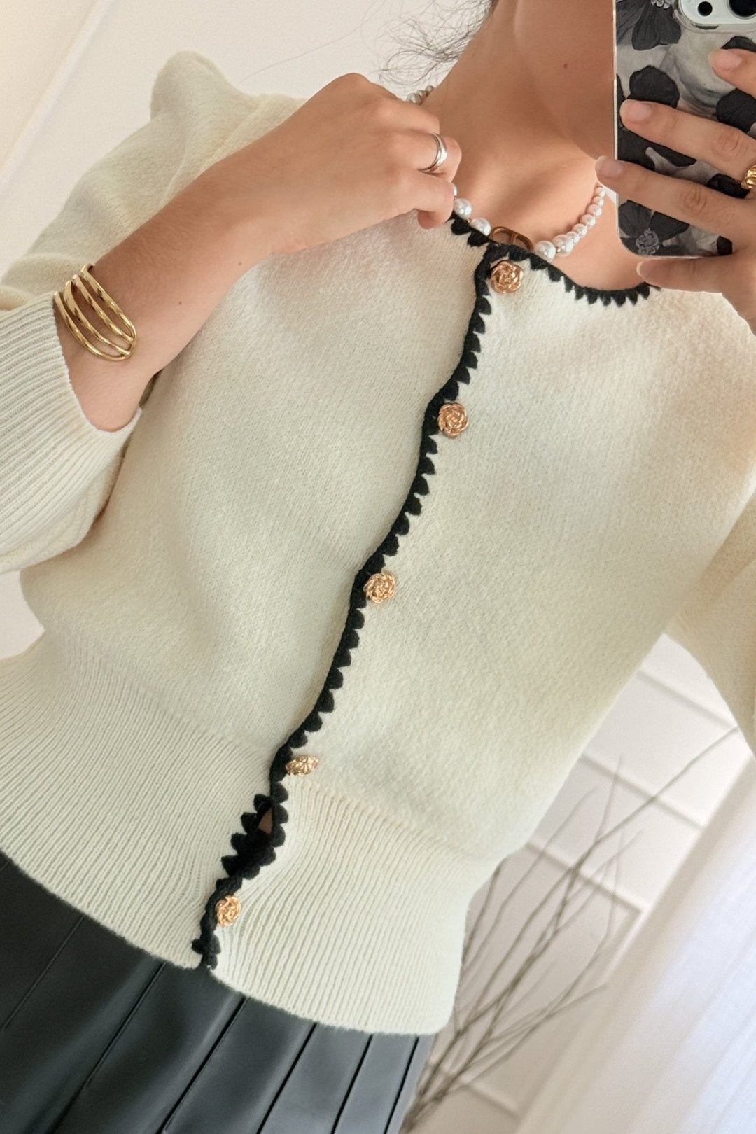 Kardigán és Chanel ELLI BÍLÝ ceruza