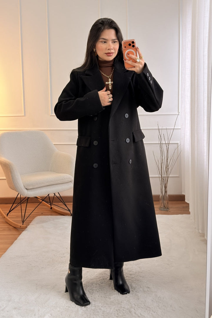 Klasický kabát s úpravou na zádech