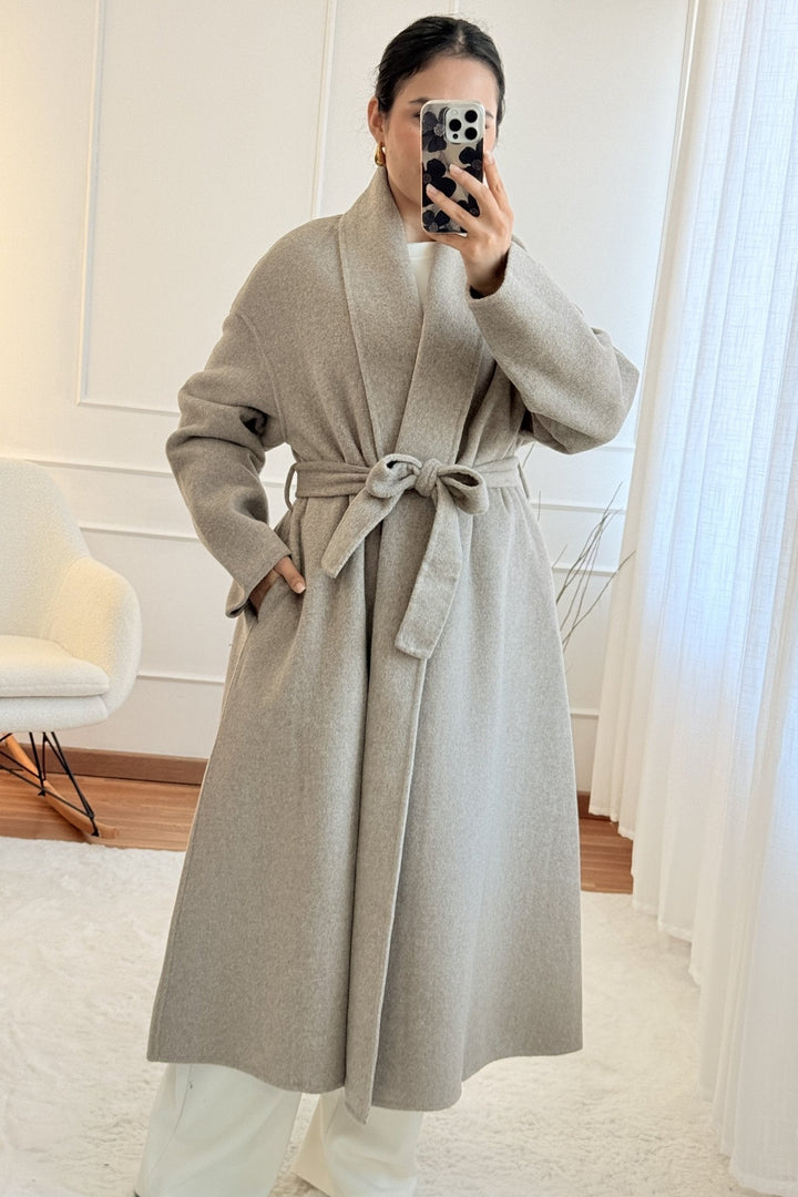 Dlouhý kabát z směsové vlny s páskem