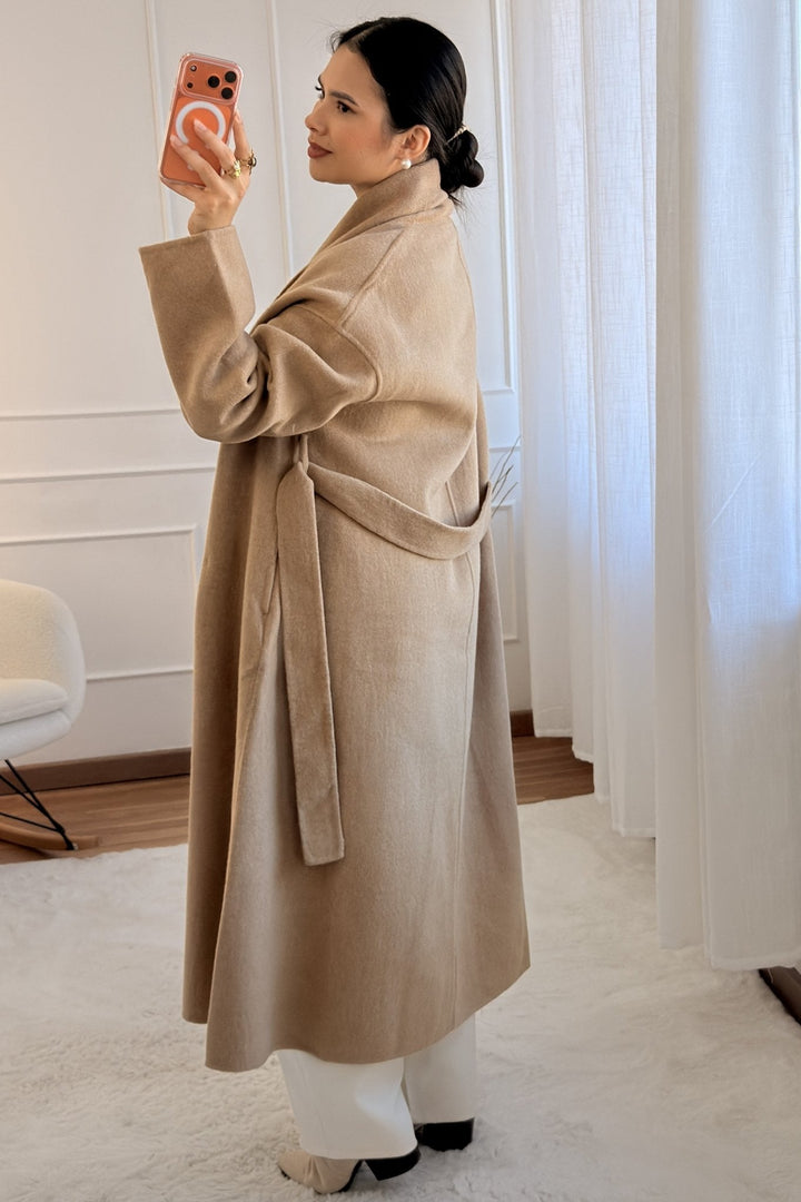 Dlouhý kabát z směsové vlny s páskem