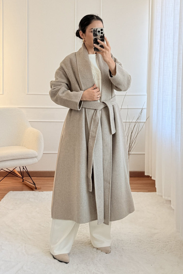 Dlouhý kabát z směsové vlny s páskem