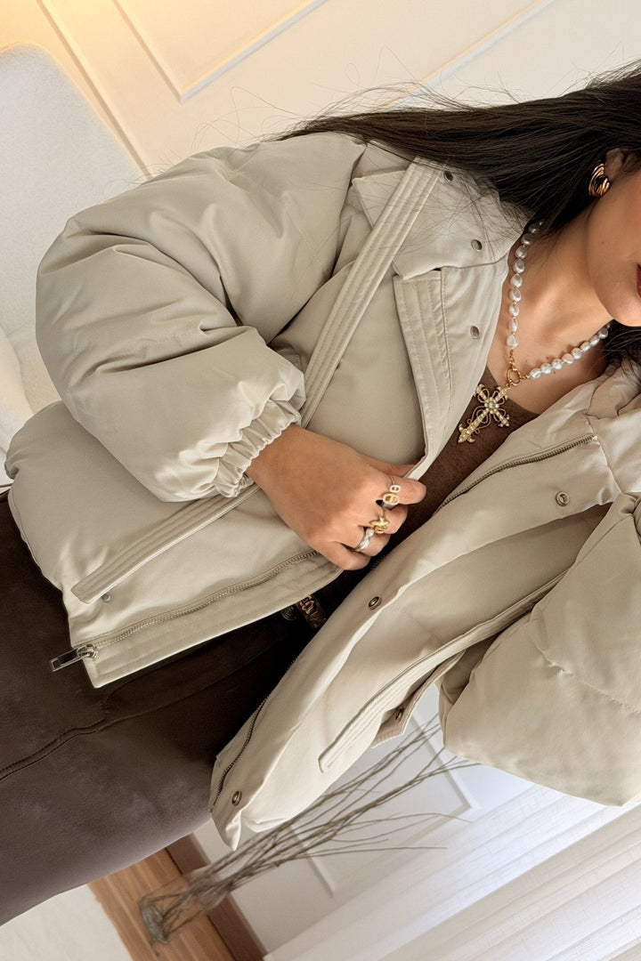 Krátká bunda s kapucí