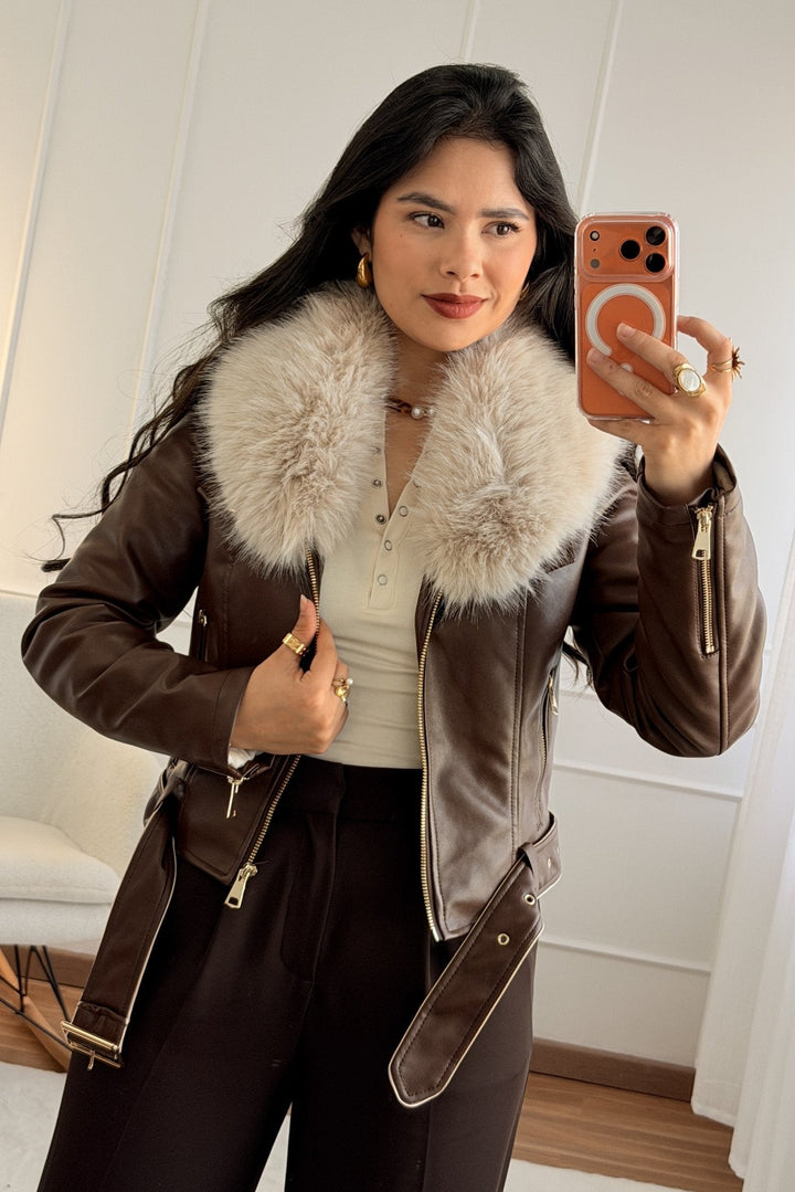 Krátký kabát z umělé kůže s páskem FLAMMODE