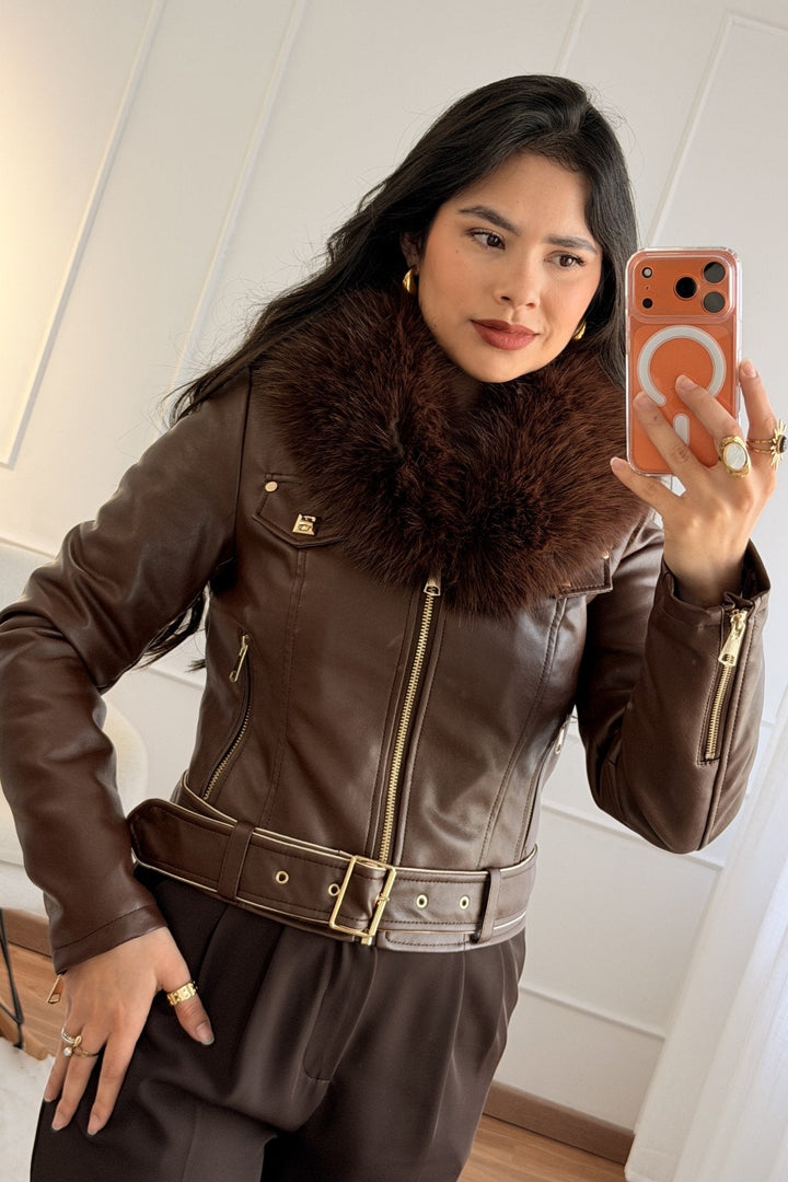 Krátký kabát z umělé kůže s páskem FLAMMODE