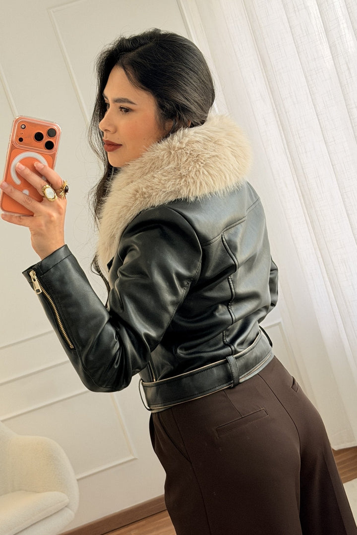 Krátký kabát z umělé kůže s páskem FLAMMODE