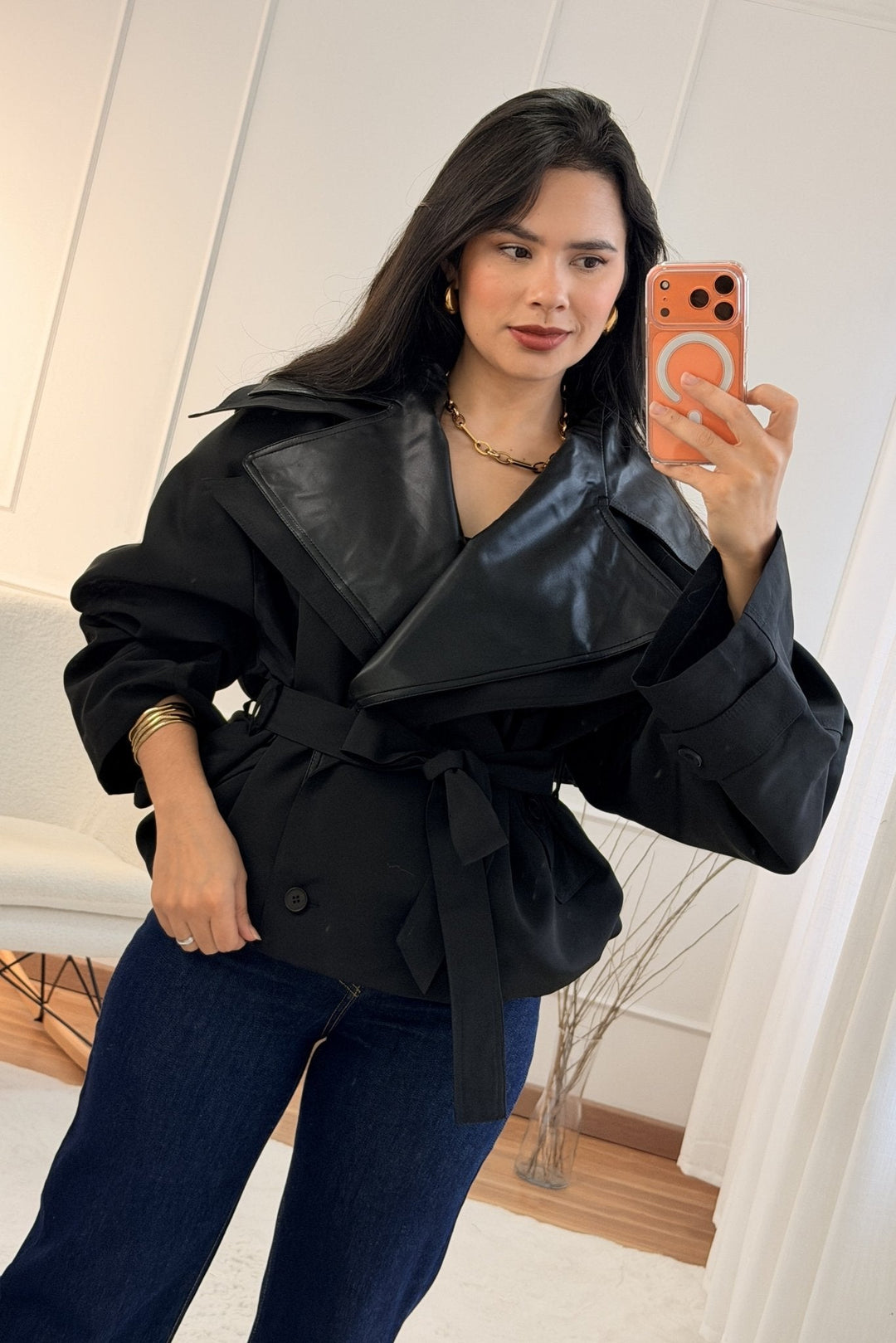 Krátký trench kabát s dvojitou límcem MOCHY