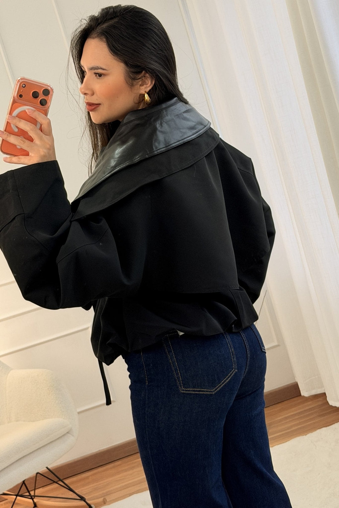 Krátký trench kabát s dvojitou límcem MOCHY