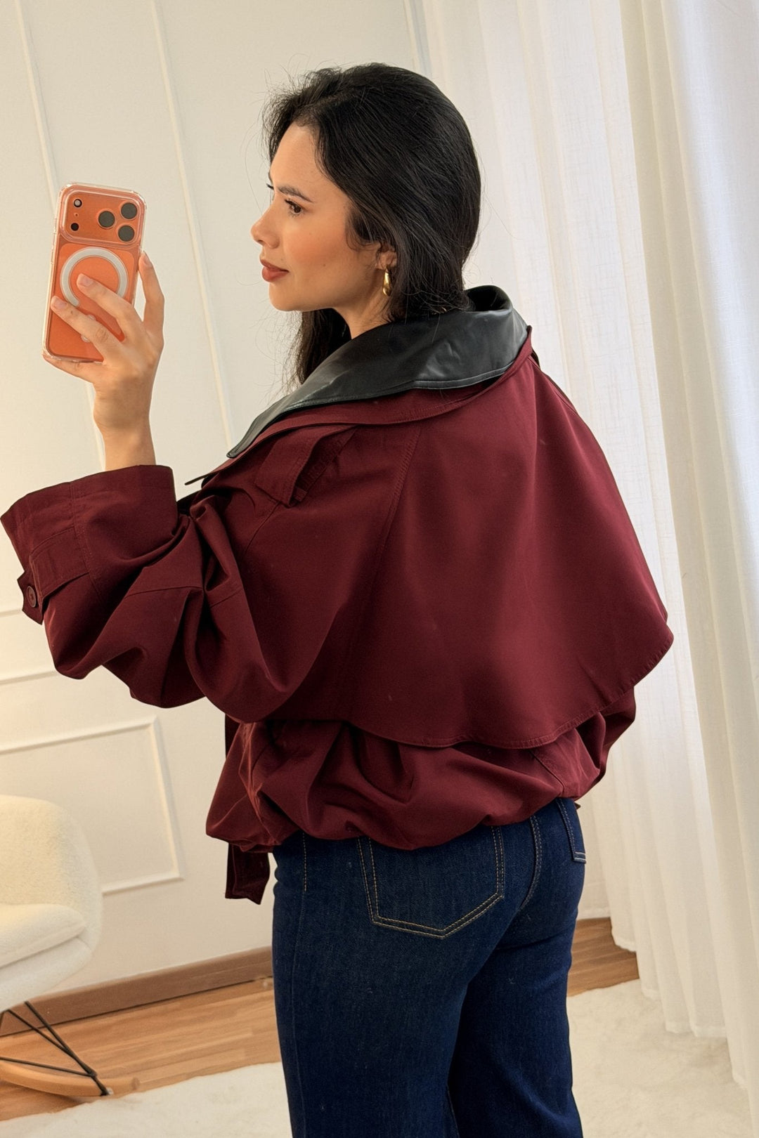 Krátký trench kabát s dvojitou límcem MOCHY