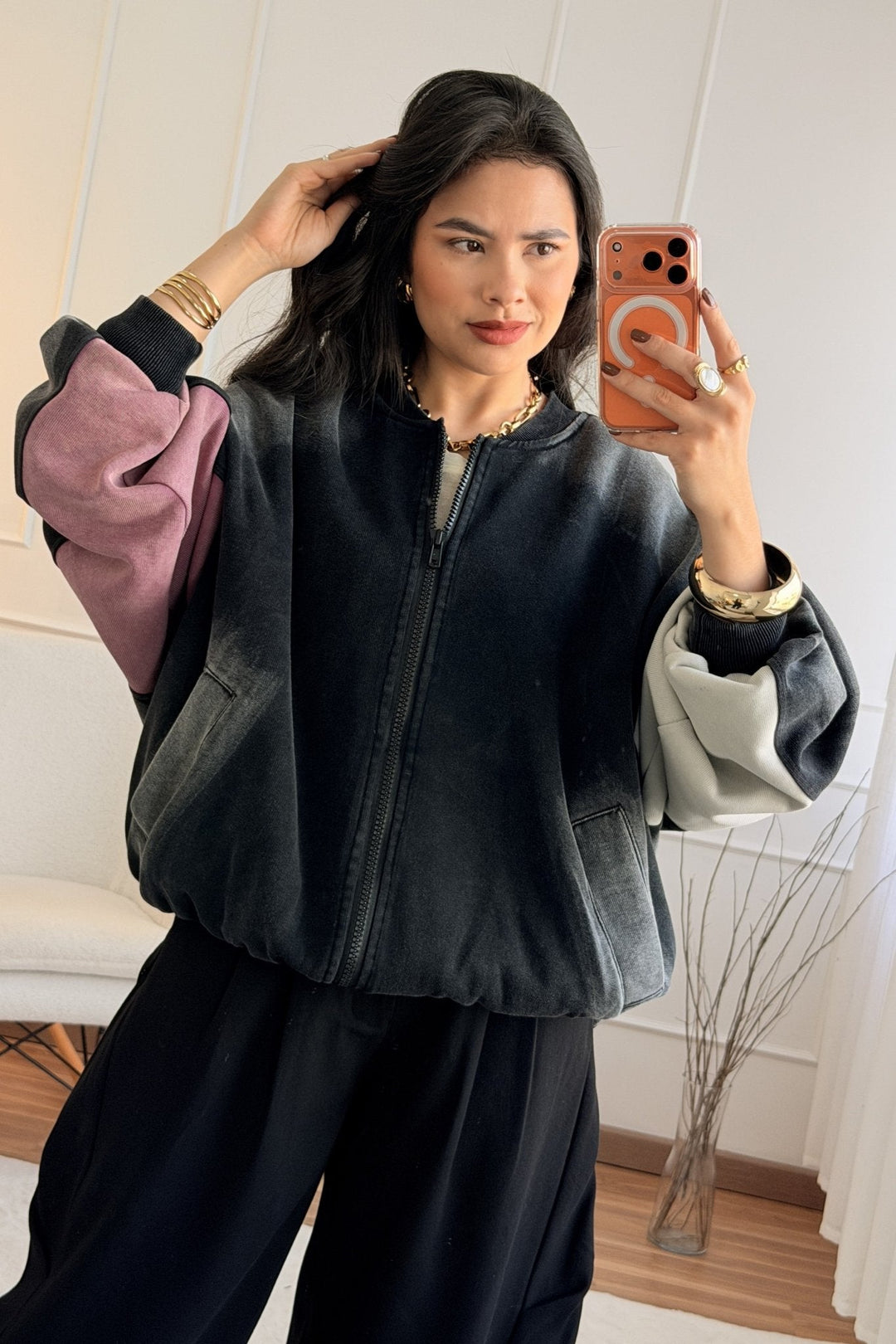 Kabát potiskem „Hello Kitty”