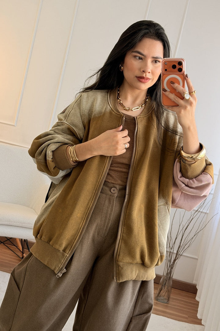 Kabát potiskem „Hello Kitty”