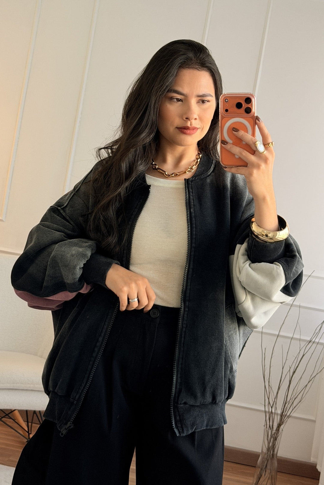 Kabát potiskem „Hello Kitty”