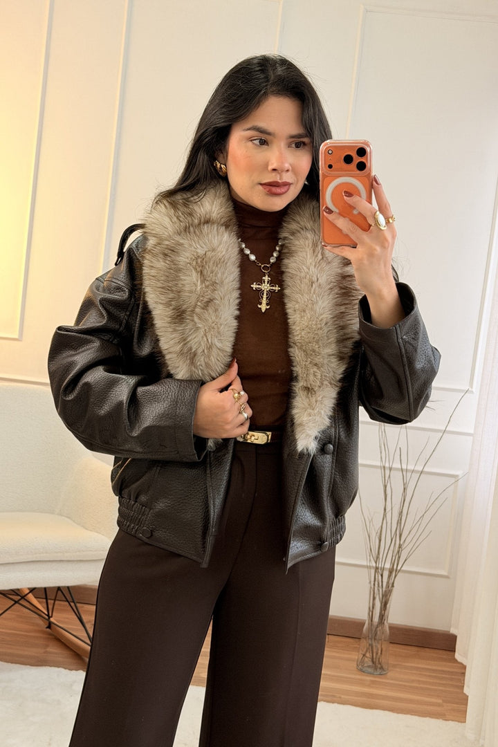 Kabát s kožešinovým límcem V