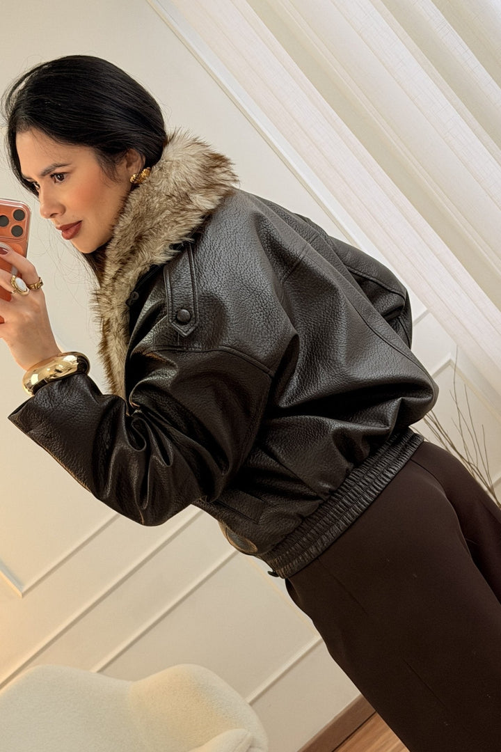 Kabát s kožešinovým límcem V