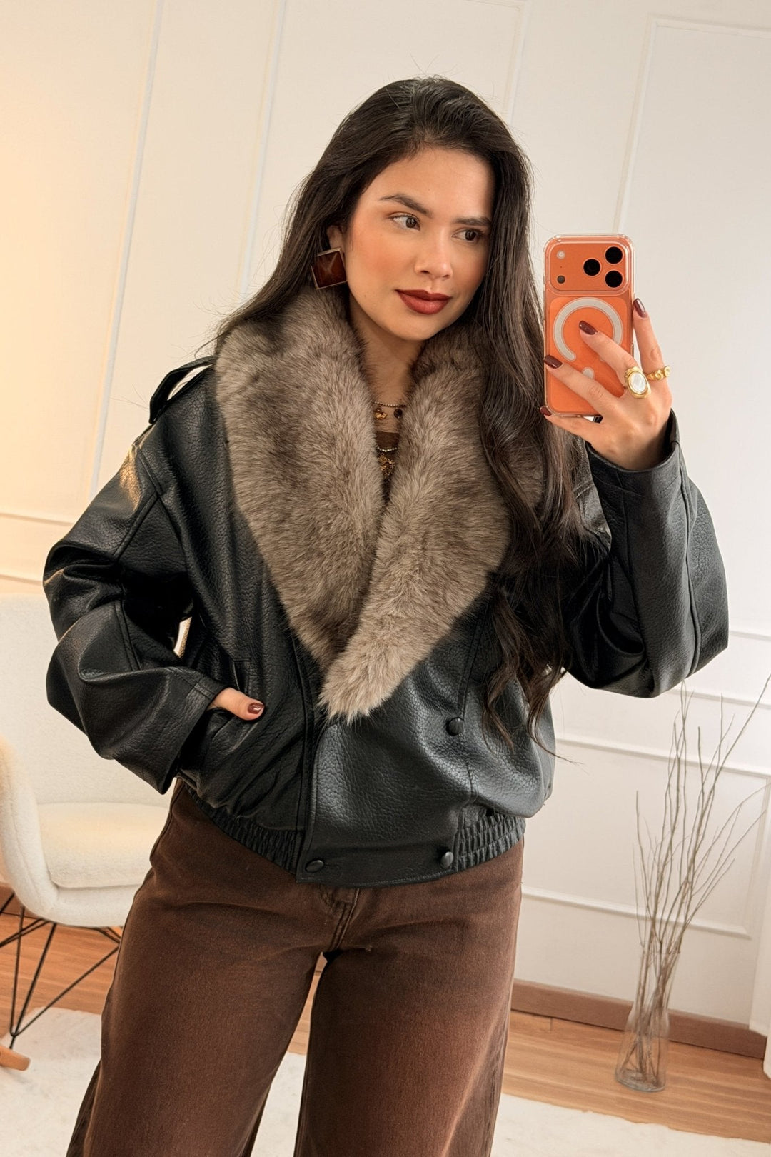 Kabát s kožešinovým límcem V