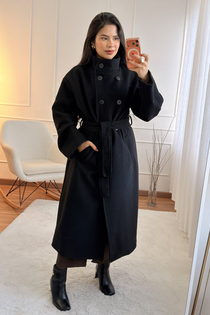 Dlouhý kabát s vysokým límcem