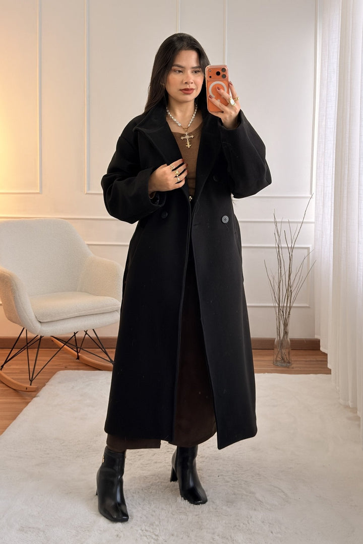 Dlouhý kabát s vysokým límcem