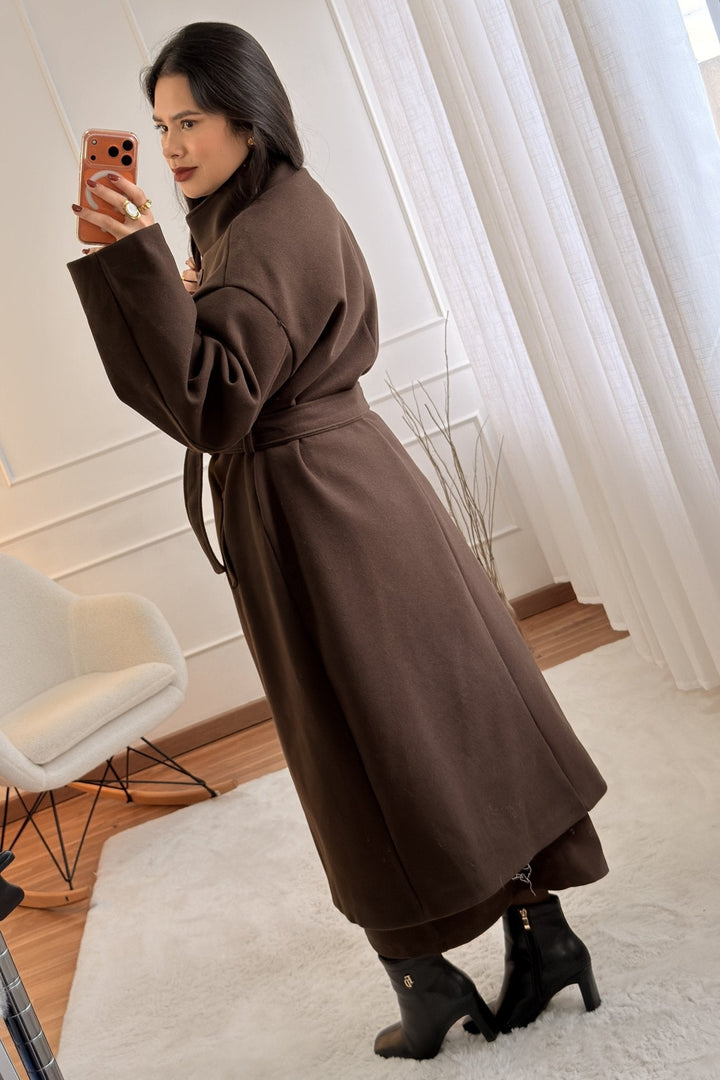 Dlouhý kabát s vysokým límcem