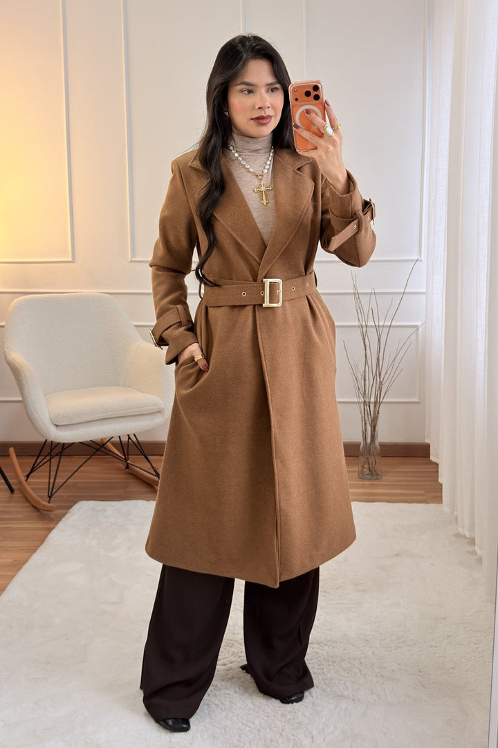 Midi kabát s páskem a zlatou sponou