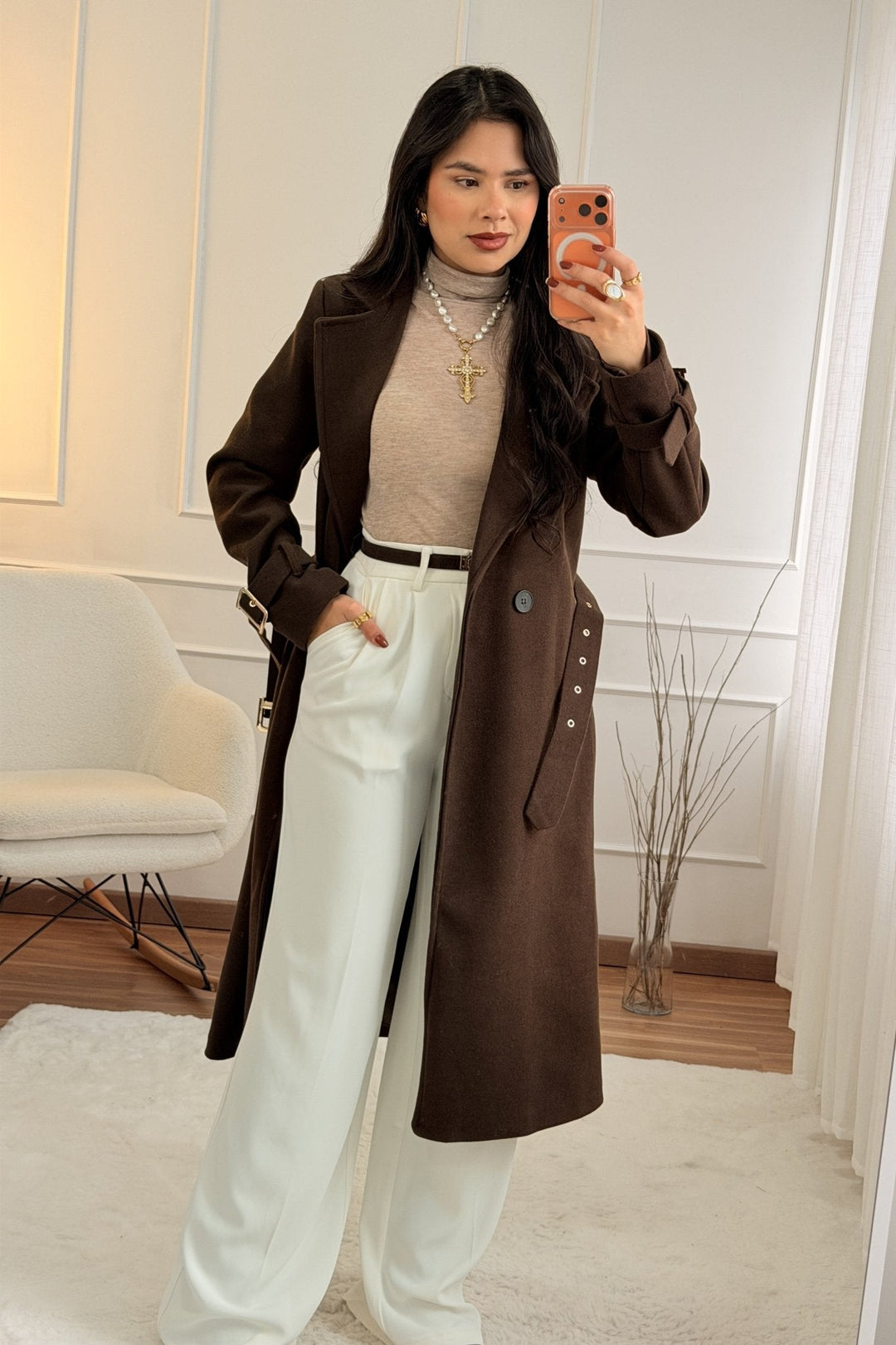 Midi kabát s páskem a zlatou sponou