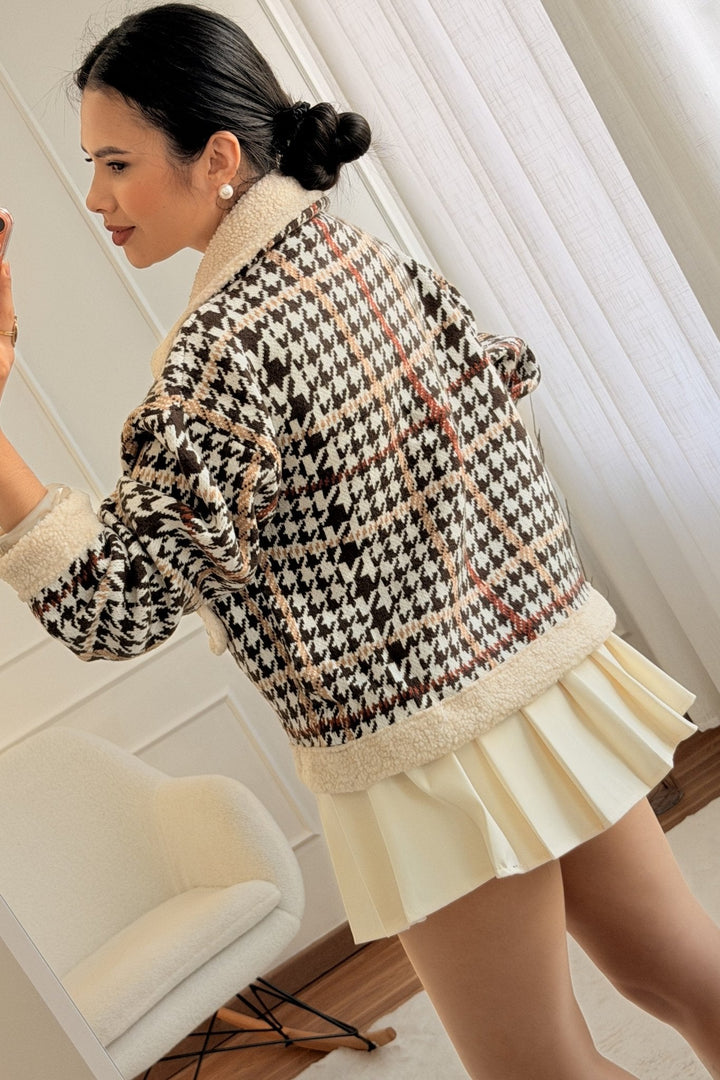 Kabát s kostkovaným vzorem a kožešinou AZAKA