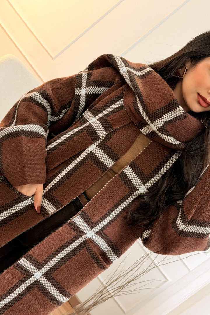 Kostkovaný kabát s šalou